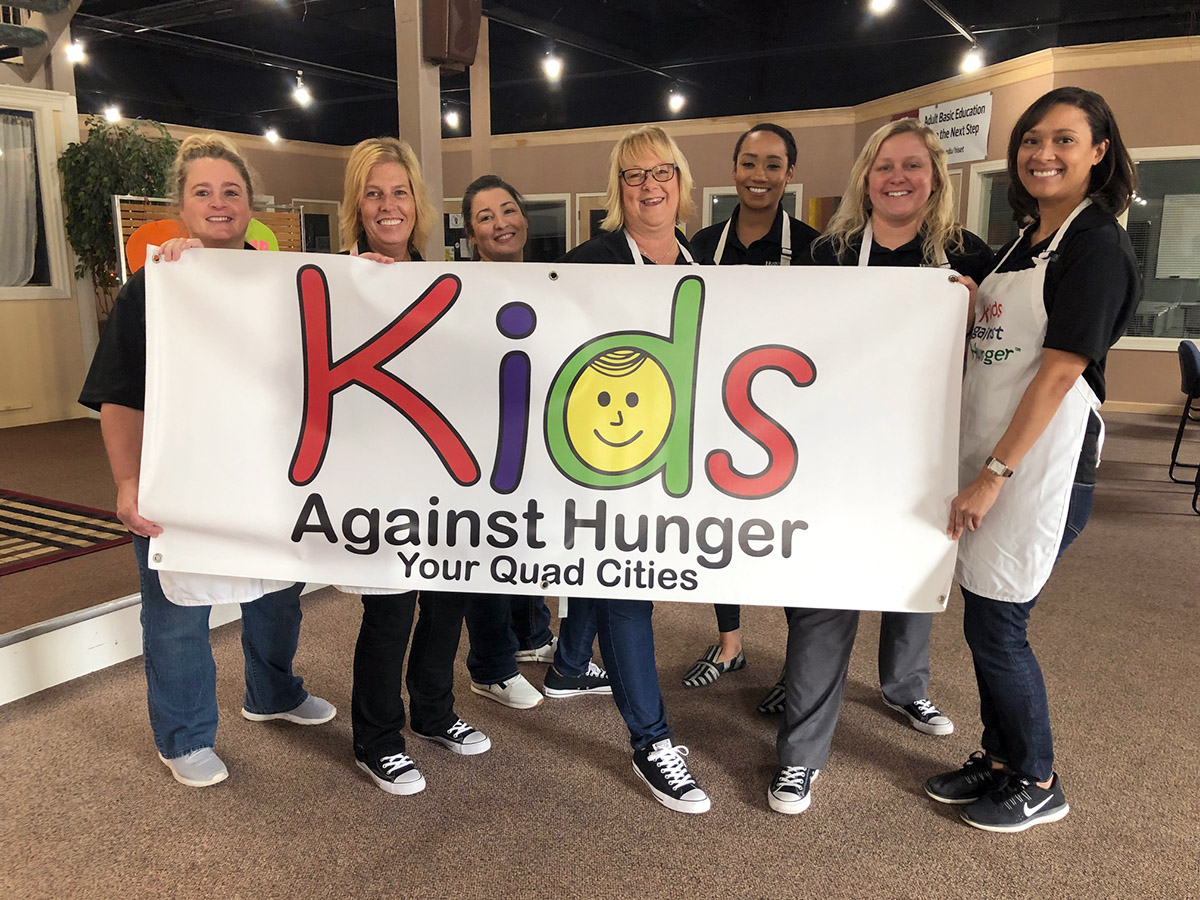 Hopkins & Huebner volunteers at Kids Against Hunger Your Quad Cities